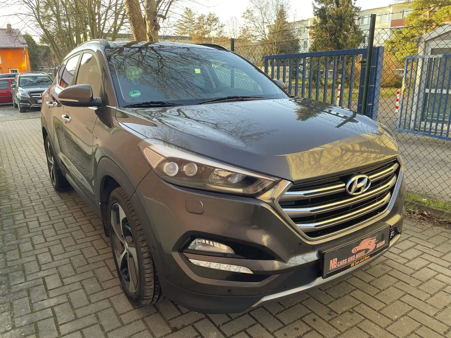 Hyundai TUCSON Premium 4WD, Pano, Xenon!!! Grau - 1