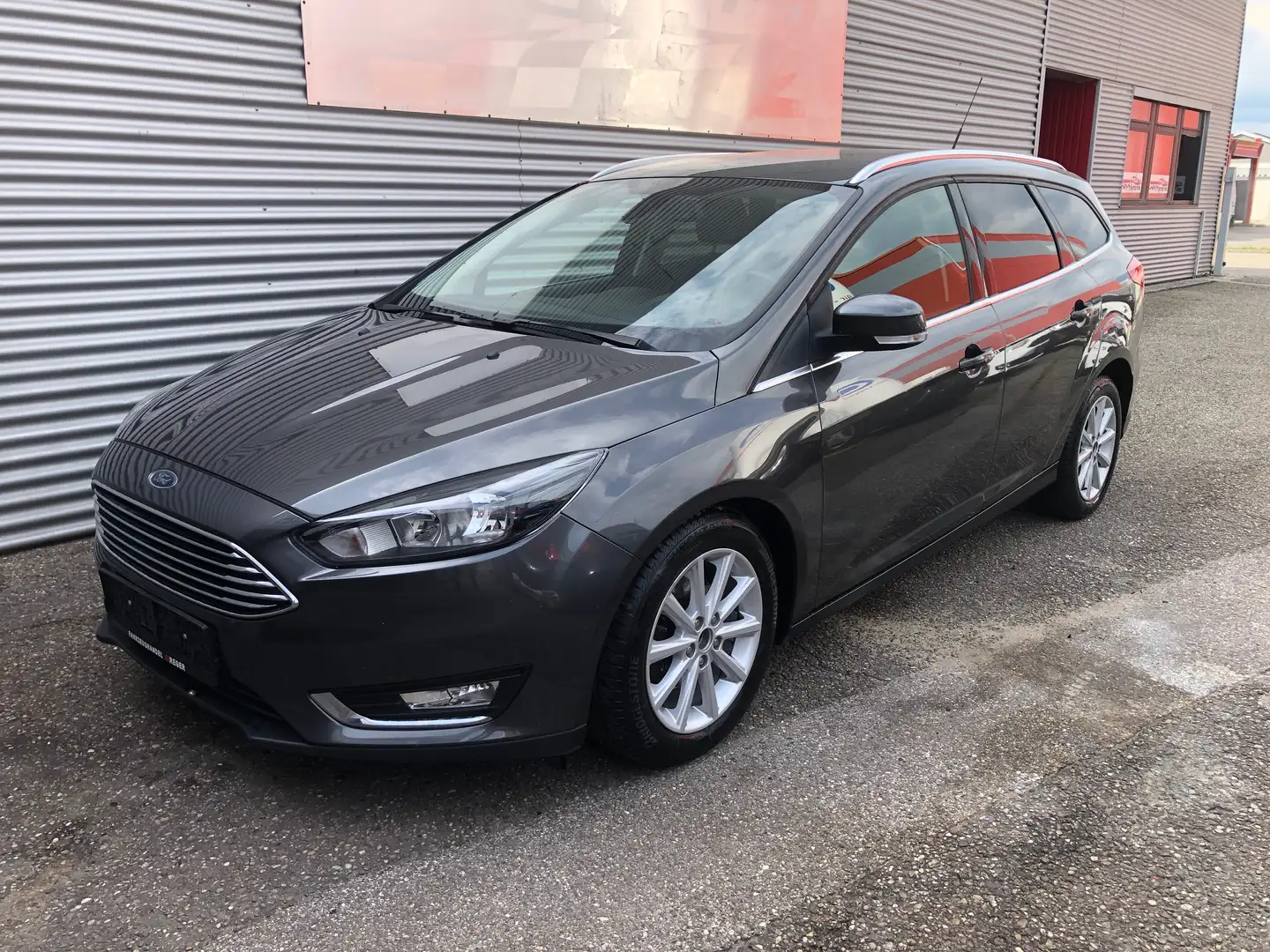 Ford Focus Traveller 1,5 TDCi Titanium AUT.#SUPER AUSSTATTUNG Grau - 1
