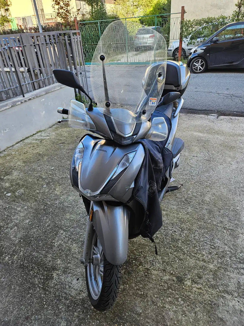 Honda SH 350i Šedá - 2