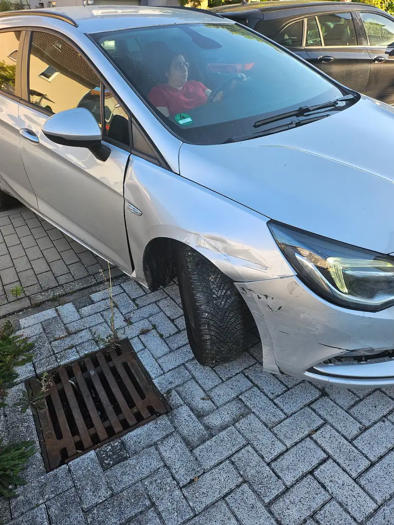 Opel Astra Astra 1.6 D Sports Tourer ON Silber - 1