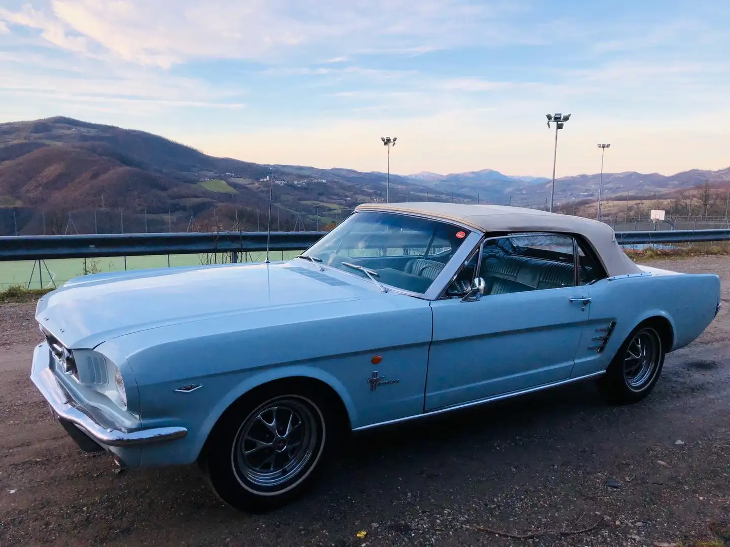 Ford Mustang Convertible 8V Cabrio Синий - 1