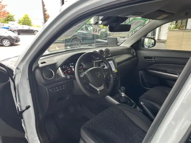 Suzuki Vitara view 9