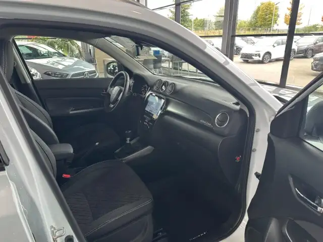 Suzuki Vitara view 14