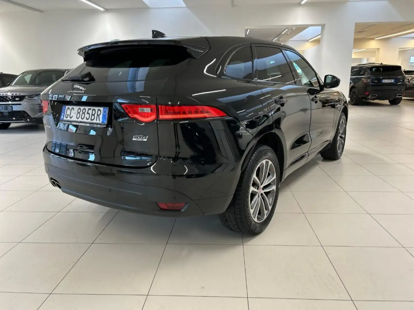 Jaguar F-Pace 2.0 D 180 CV aut. R-Sport Schwarz - 2