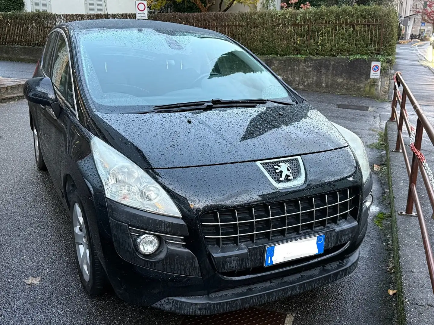 Peugeot 3008 3008 I 1.6 hdi 8v Premium 112cv robot Zwart - 1