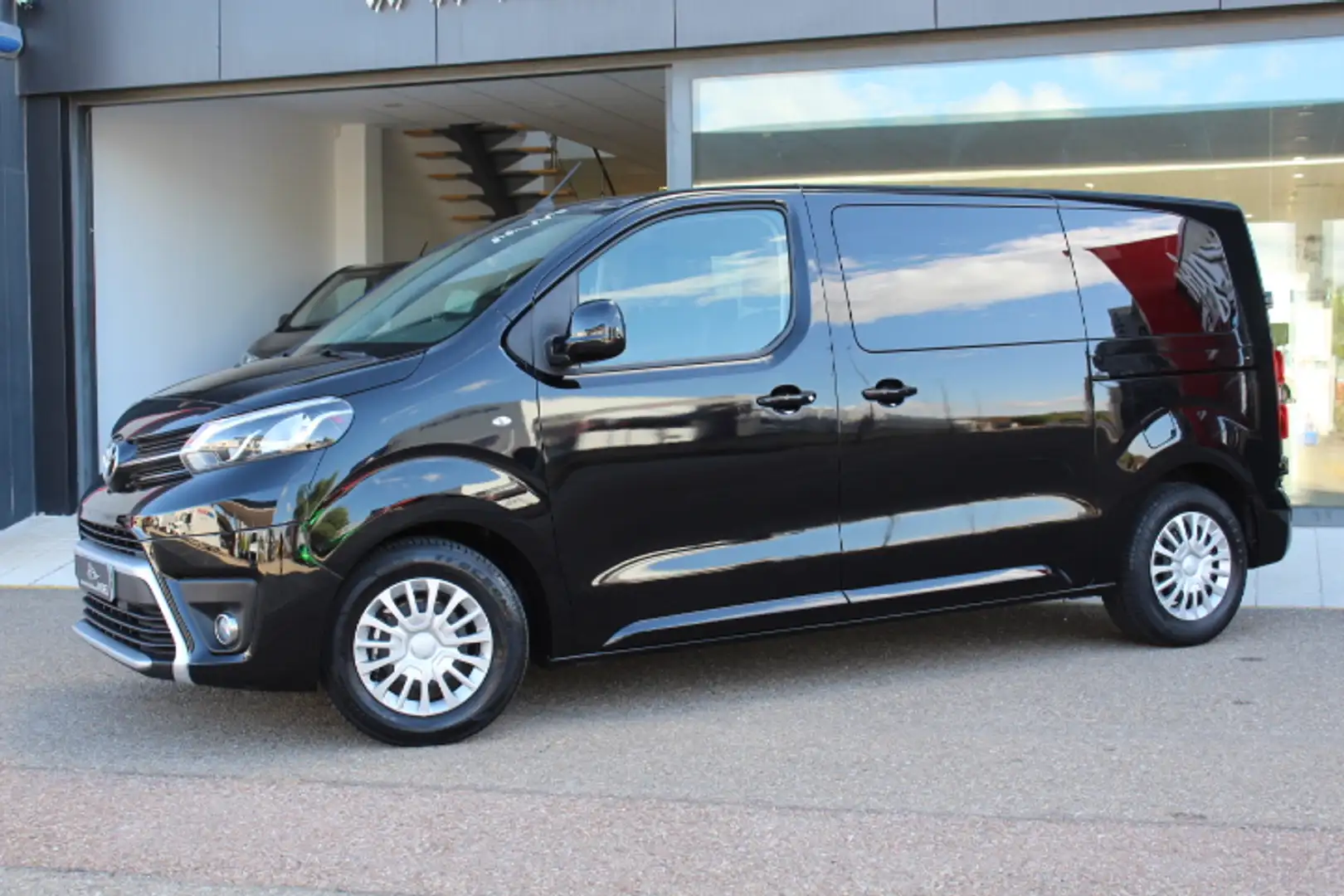 Toyota Proace Family L1 1.5D 8pl. Advance 120 Negro - 2