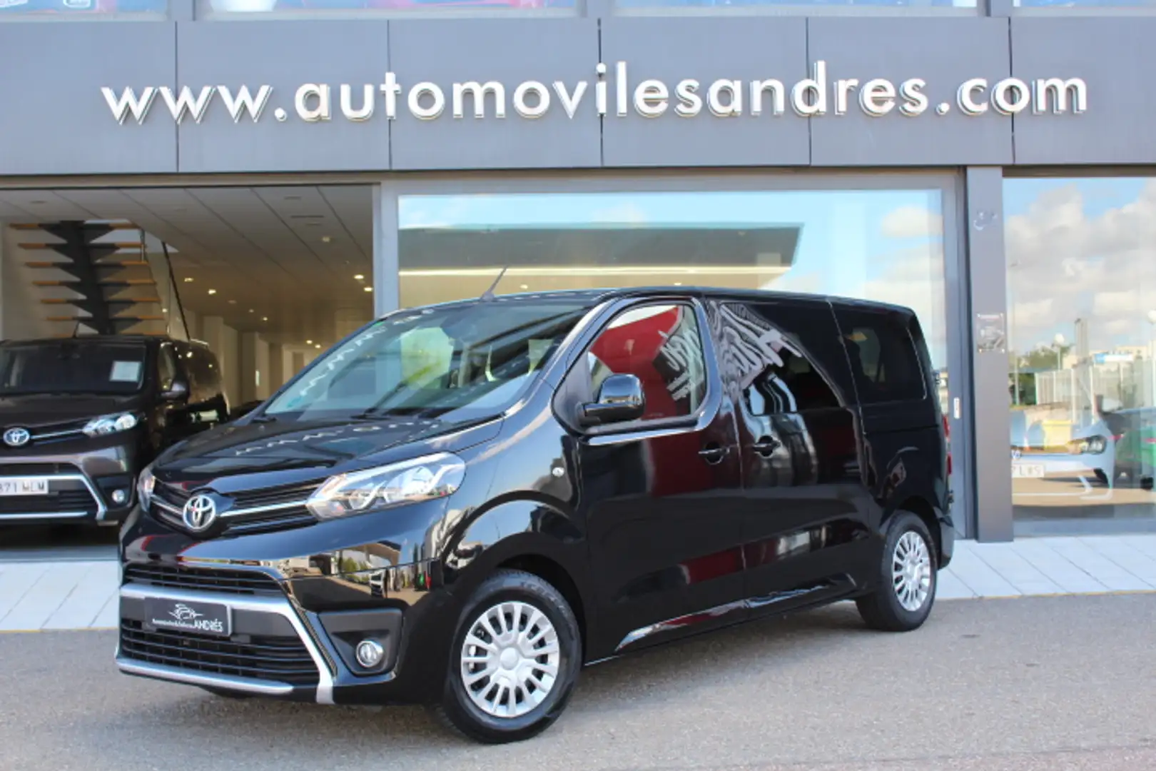 Toyota Proace Family L1 1.5D 8pl. Advance 120 Negro - 1
