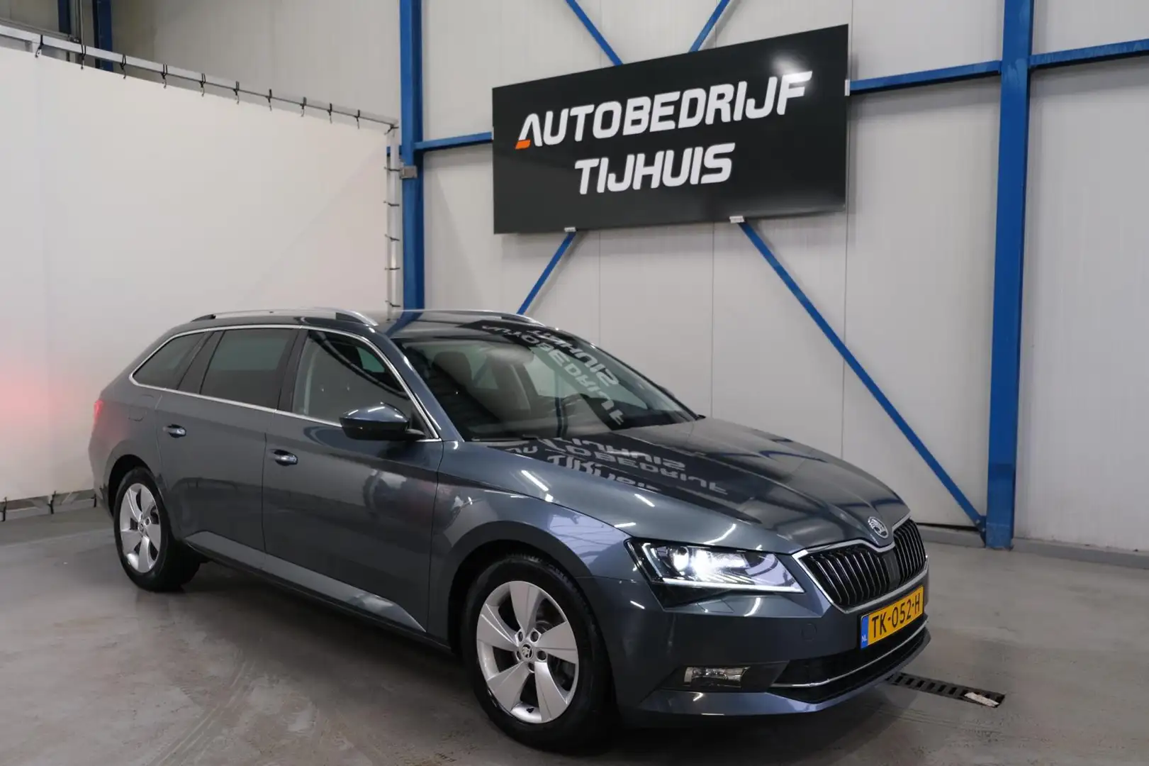 Skoda Superb Combi 1.4 TSI ACT Ambition Business Automaat - N.A Grijs - 1
