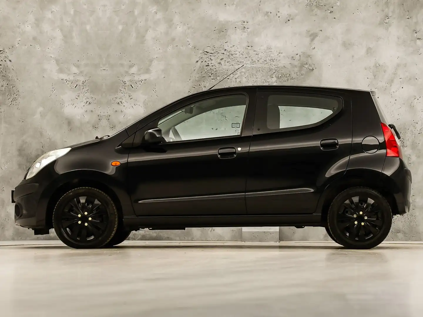 Nissan Pixo 1.0 Look Sport (AIRCO, ELEK RAMEN, SPORTSTOELEN, N Schwarz - 2