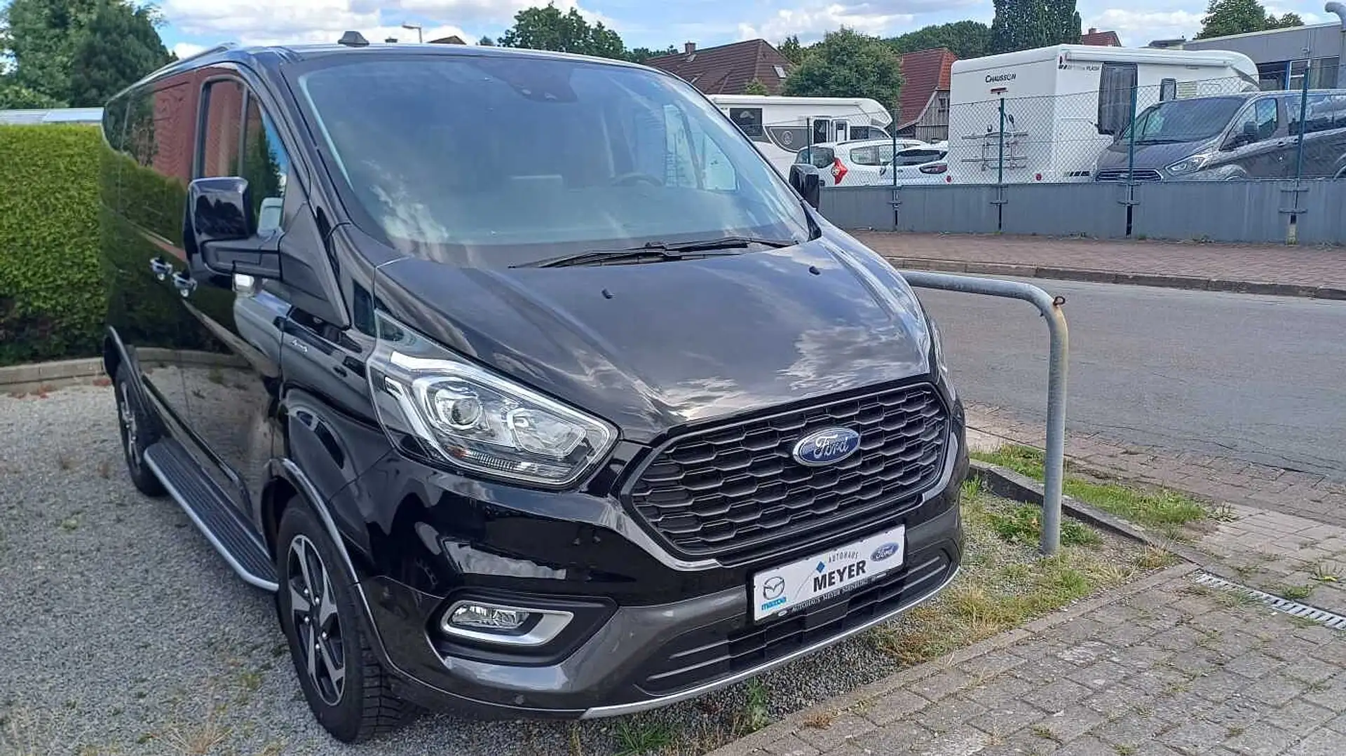 Ford Tourneo Custom TDCi 320 L1H1 VA Autm. Active Schwarz - 1