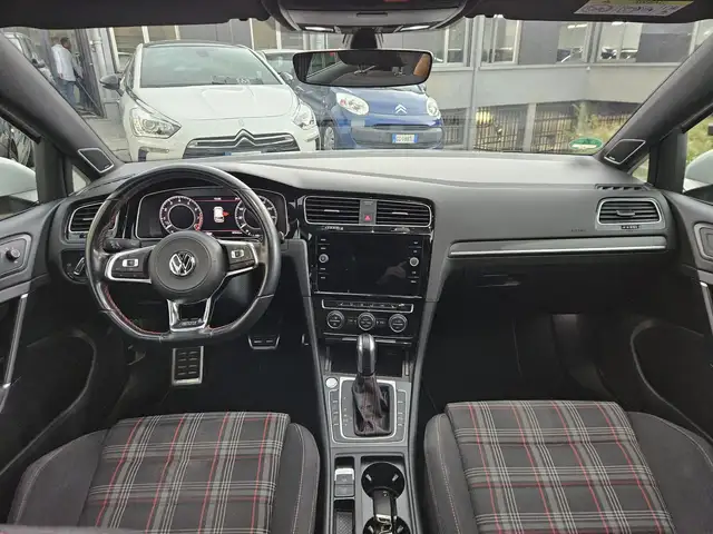 Volkswagen Golf view 10