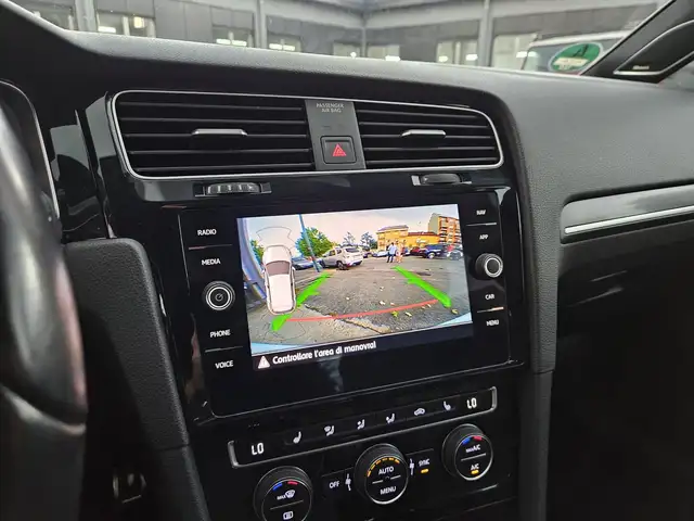 Volkswagen Golf view 17