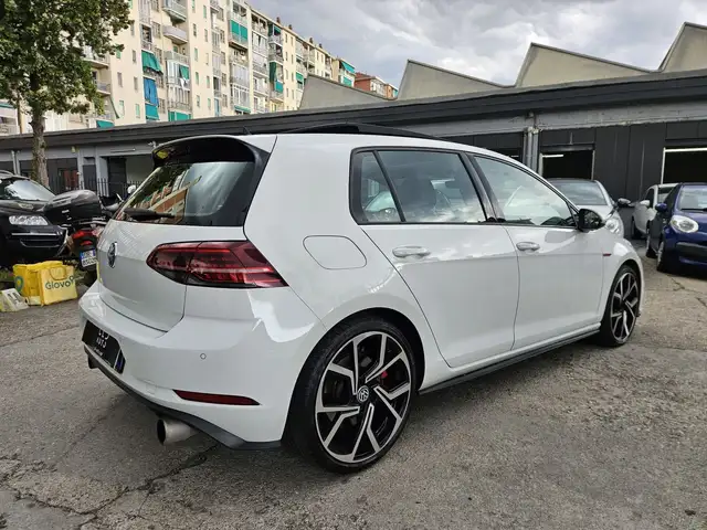 Volkswagen Golf view 4