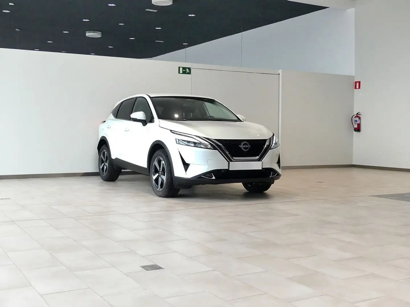 Nissan Qashqai Nuevo  5p DIG-T E6D (140 CV) mHEV 12V 6M/T 4x2 N-C Blanco - 2