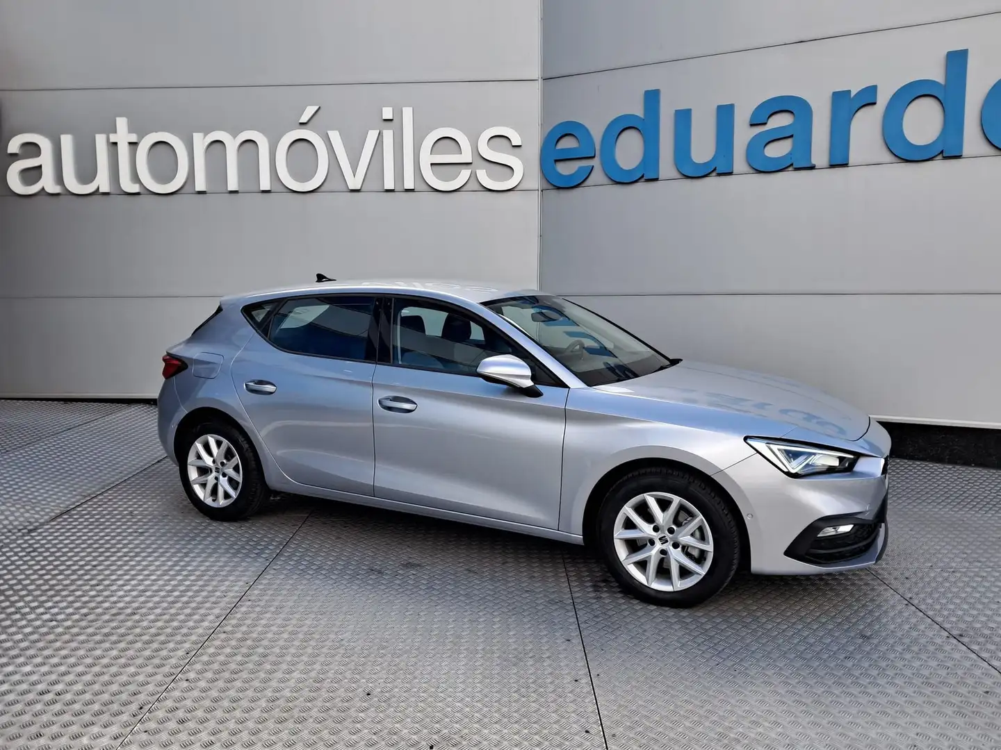 SEAT Leon 1.0 TSI S&S Style XS 110 Plateado - 1