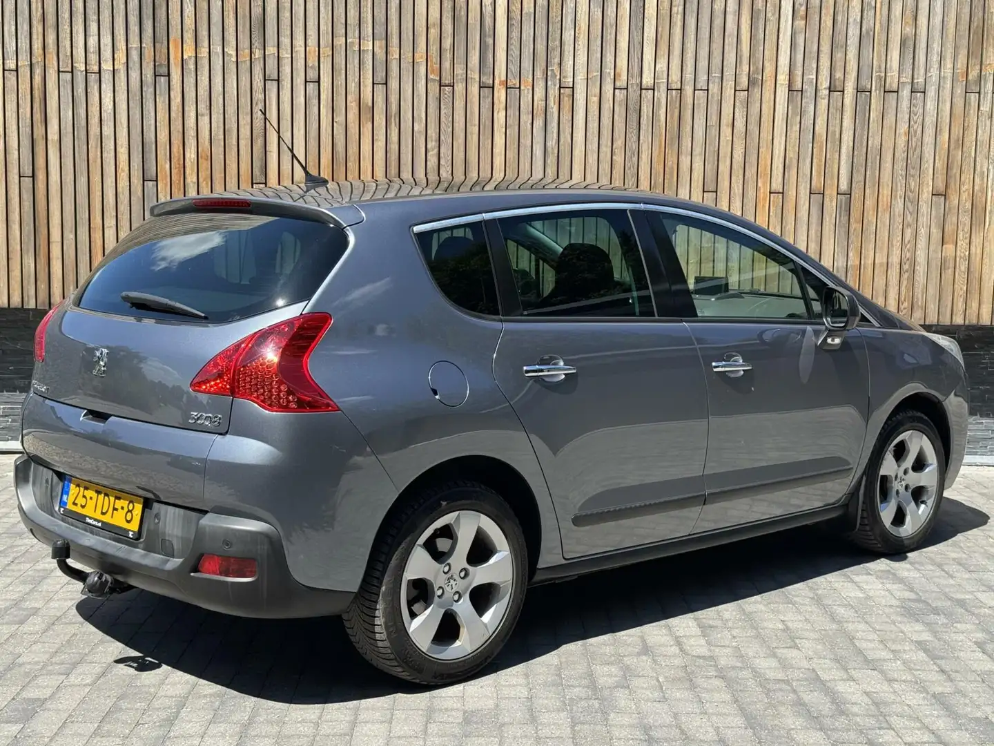 Peugeot 3008 1.6 THP Active | Navigatiesysteem | Motor 37dkm | Gris - 2
