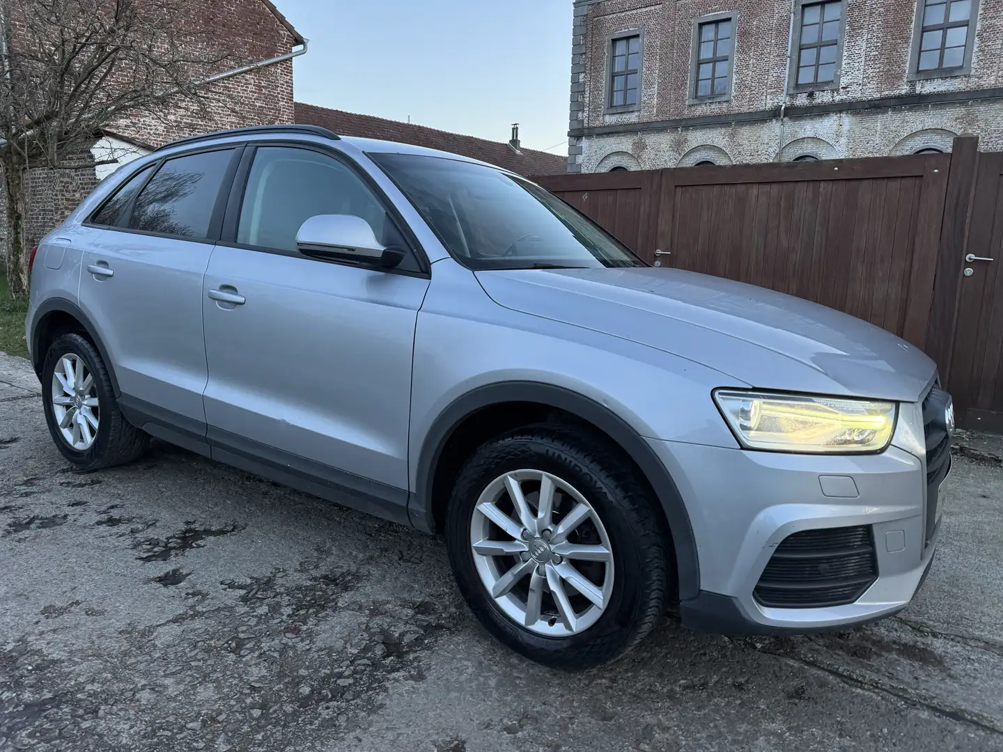 Audi Q3 2.0 TDi Sport * CUIR * XENON * CRUISE * NAV * Argent - 1