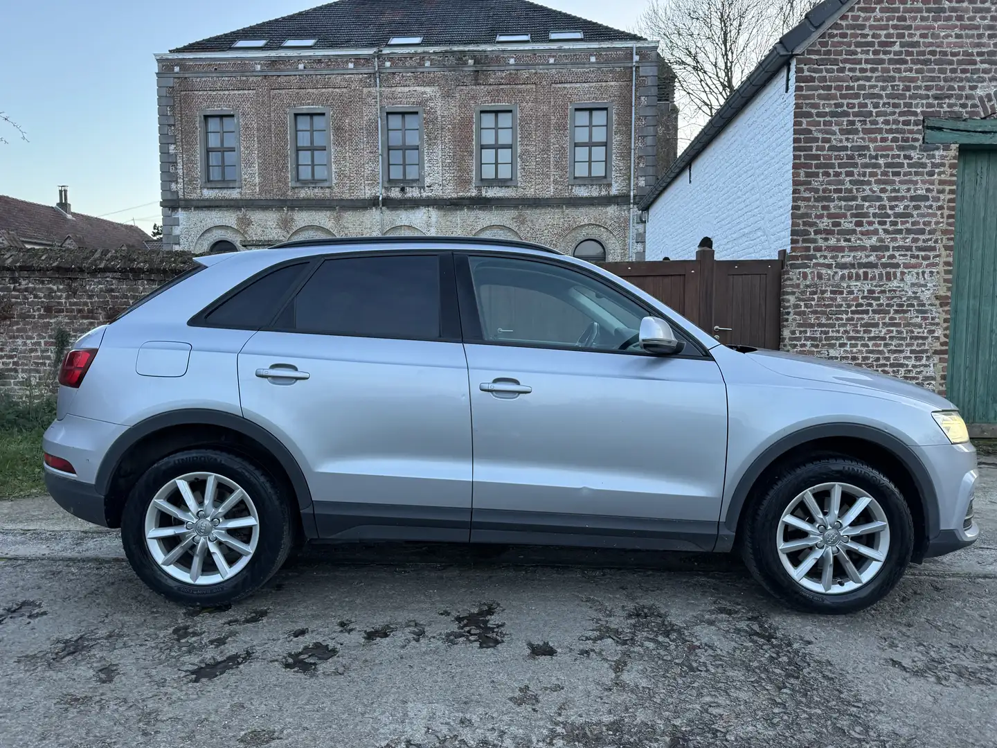 Audi Q3 2.0 TDi Sport * CUIR * XENON * CRUISE * NAV * Argent - 2