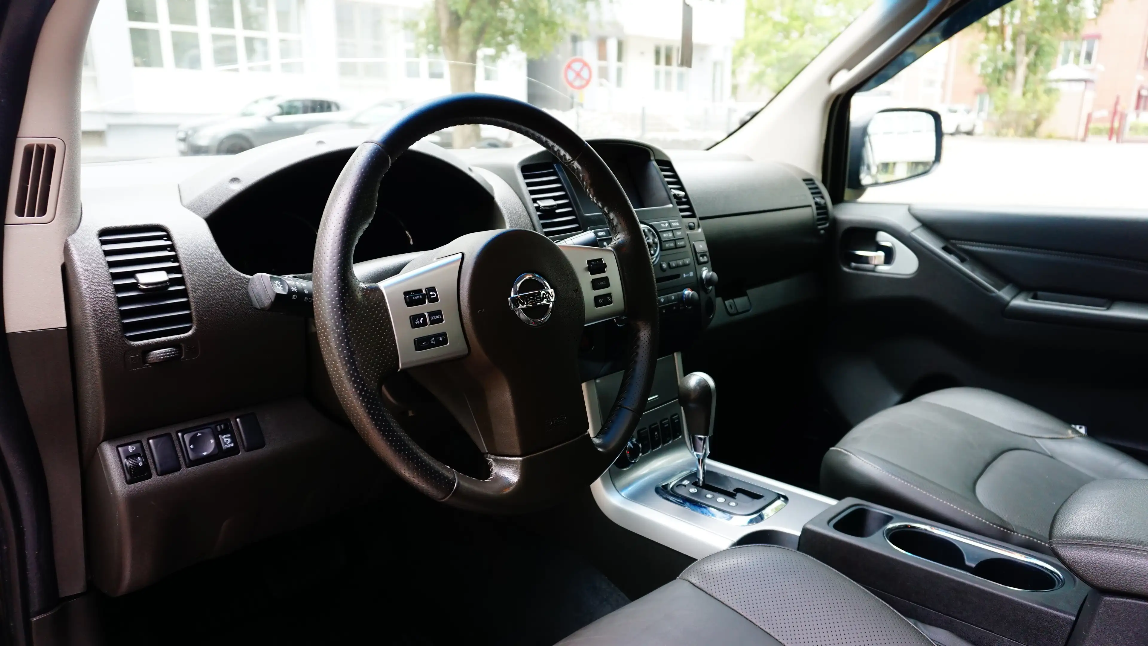 Nissan Navara KingCab Business 4X4/NAVI/2xPDC/KLIMA/AUX/ESP — photo 5