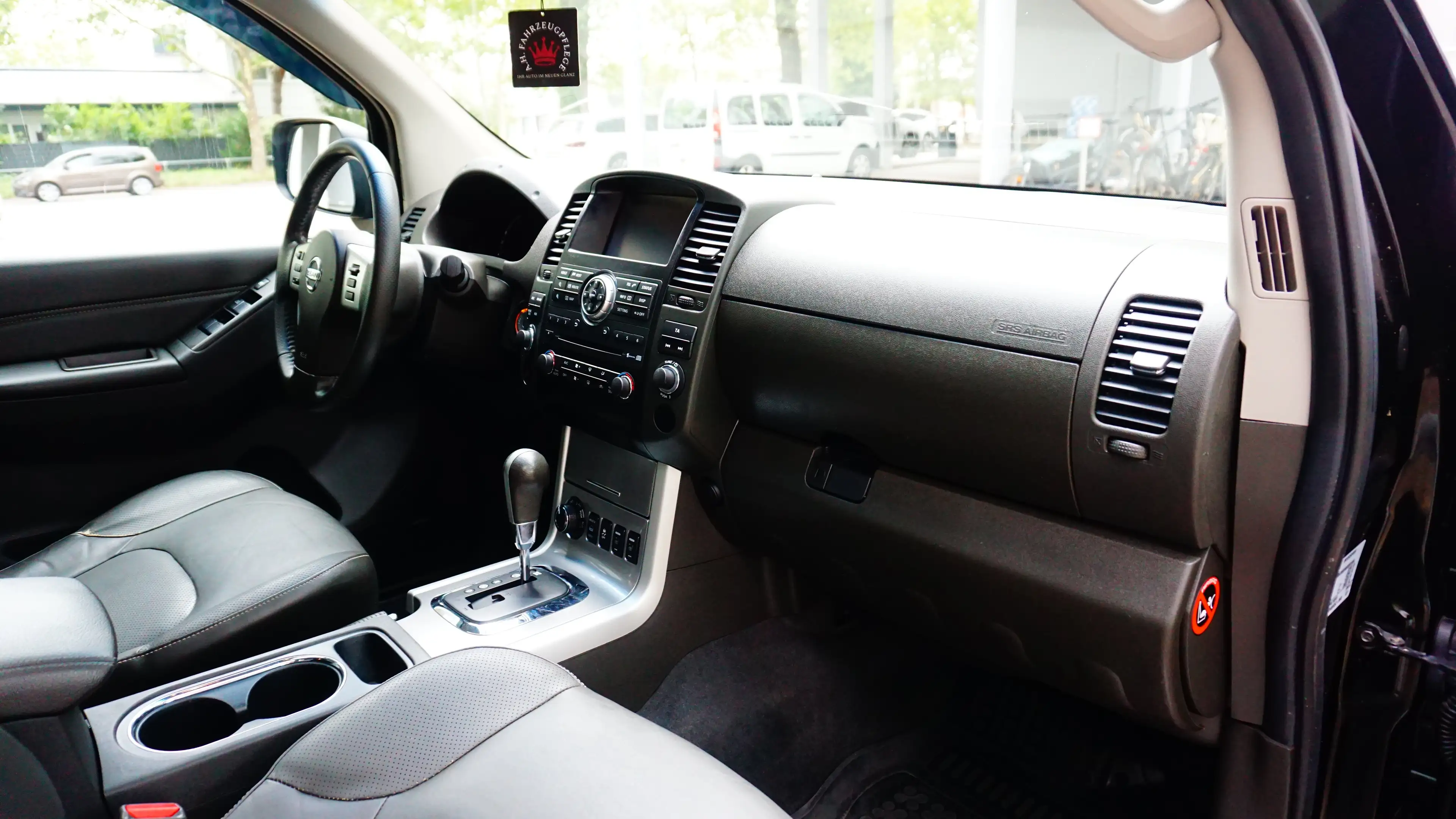 Nissan Navara KingCab Business 4X4/NAVI/2xPDC/KLIMA/AUX/ESP — photo 8