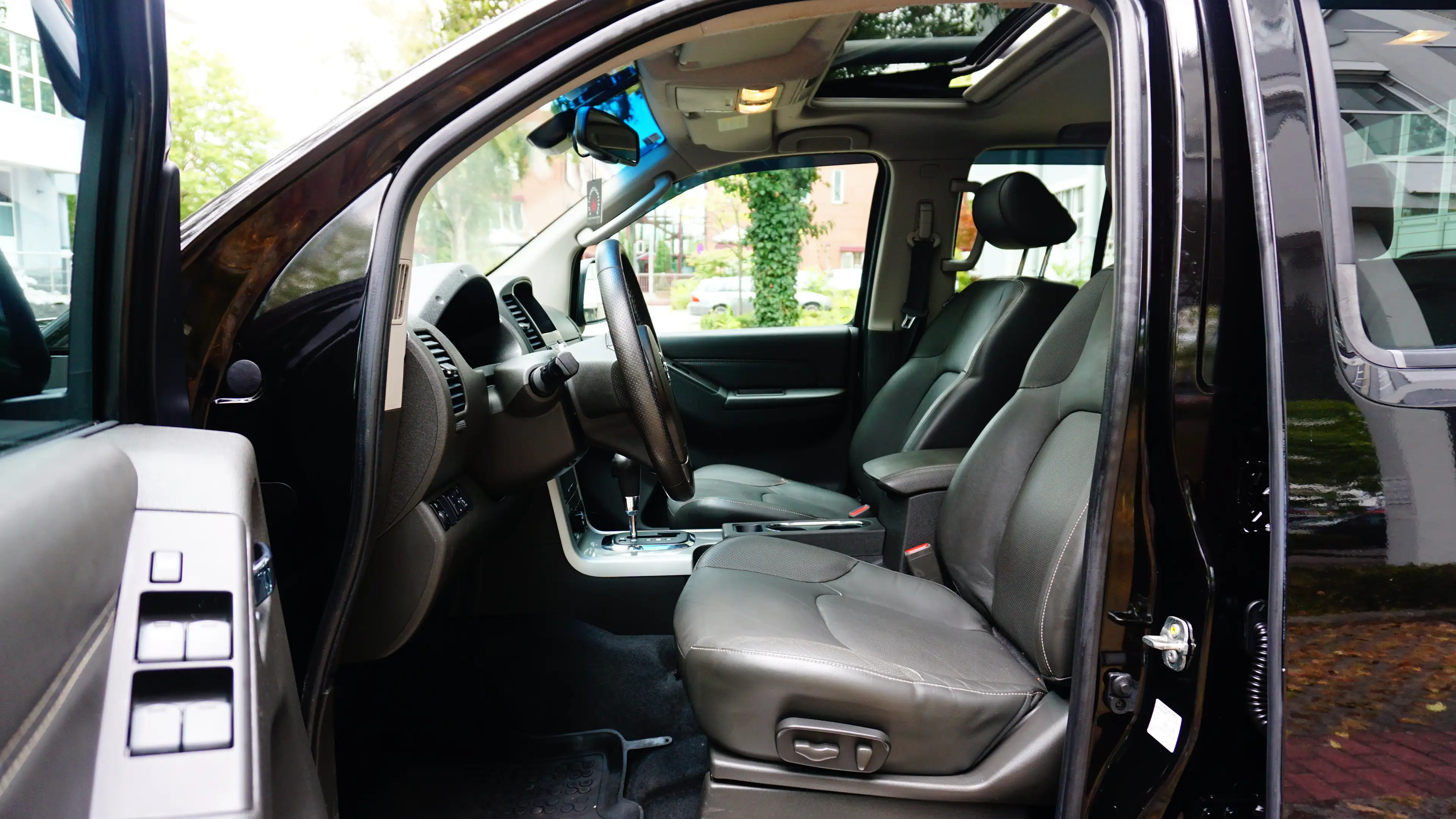 Nissan Navara KingCab Business 4X4/NAVI/2xPDC/KLIMA/AUX/ESP — photo 3