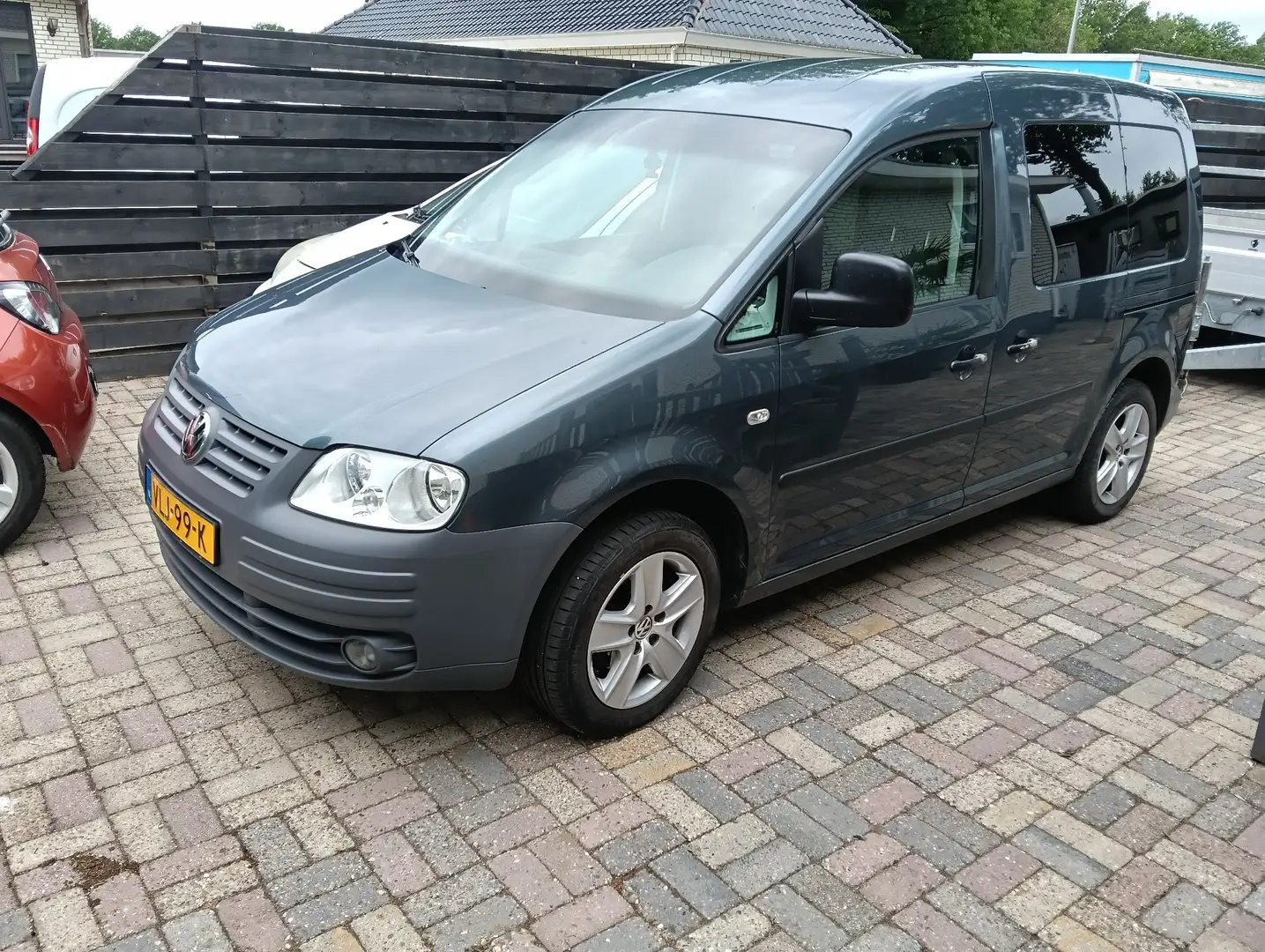 Volkswagen Caddy 1.6 850 kg. Gris - 2