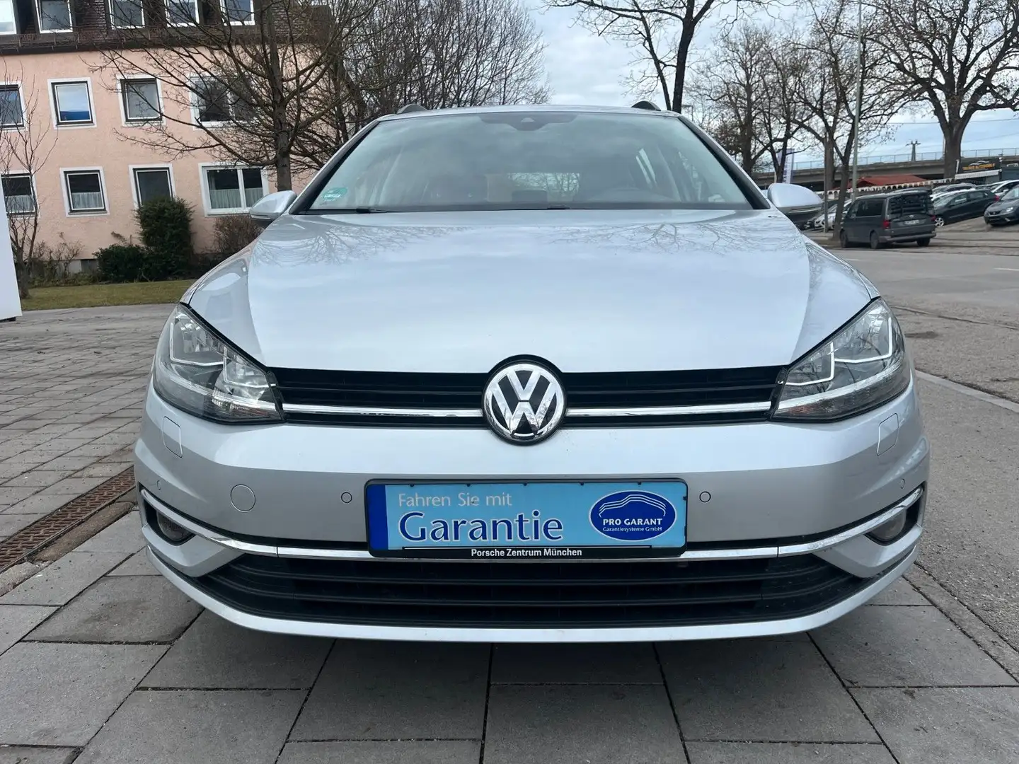 Volkswagen Golf 1.6 TDI Variant KAMERA/STANDHEIZ/NAVI/TÜV N Zilver - 2