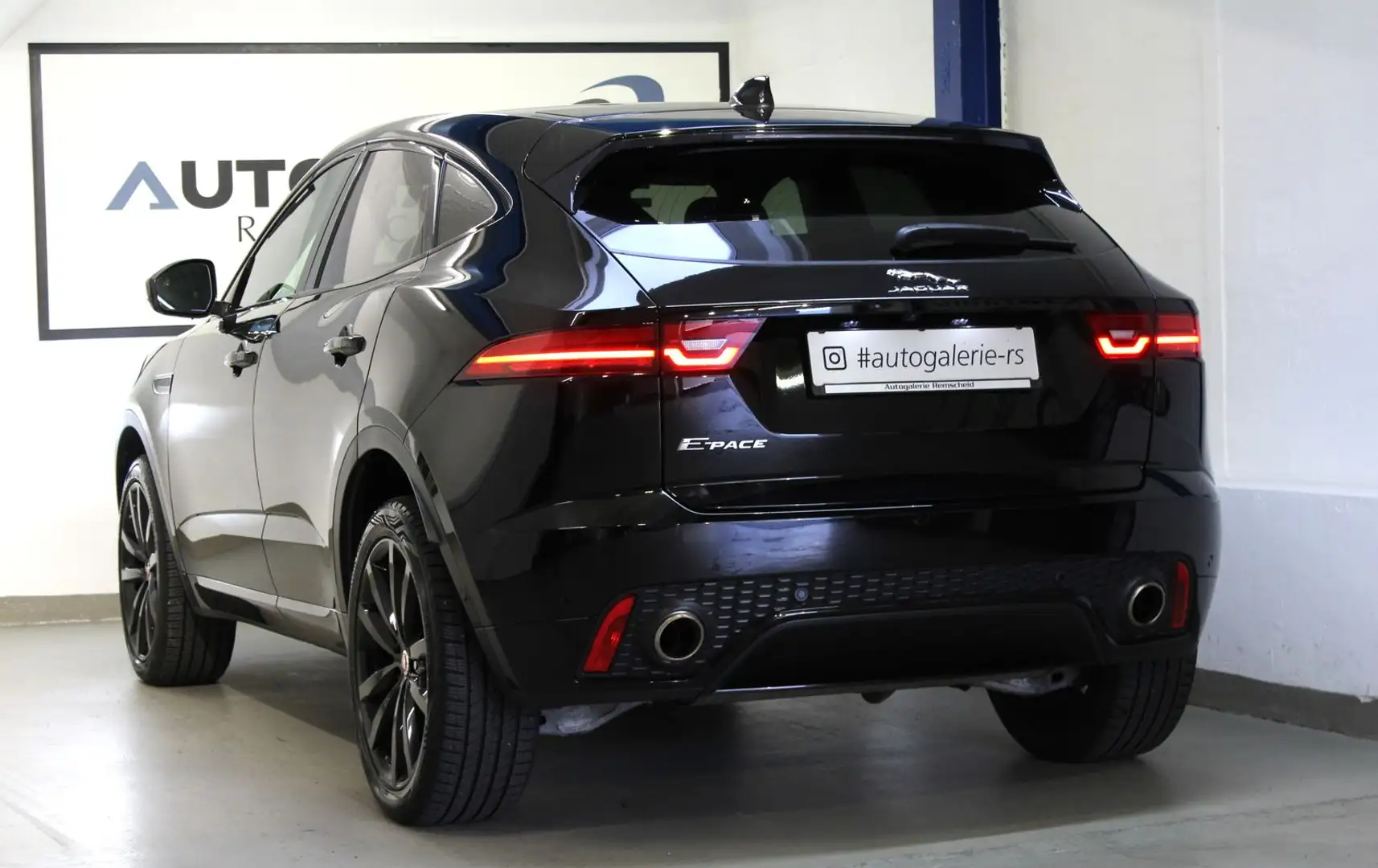 Jaguar E-Pace E-PACE D240 R-Dynamic SE AWD*BLACK*PANO*MEMO*HUP Schwarz - 1