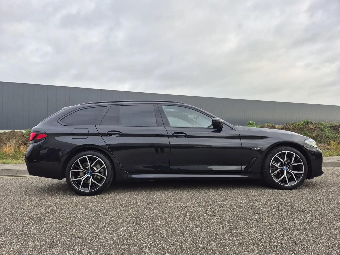 BMW 530 e M-Sport Hybride Schuifdak, Leder M-pakket / Pano Zwart - 2