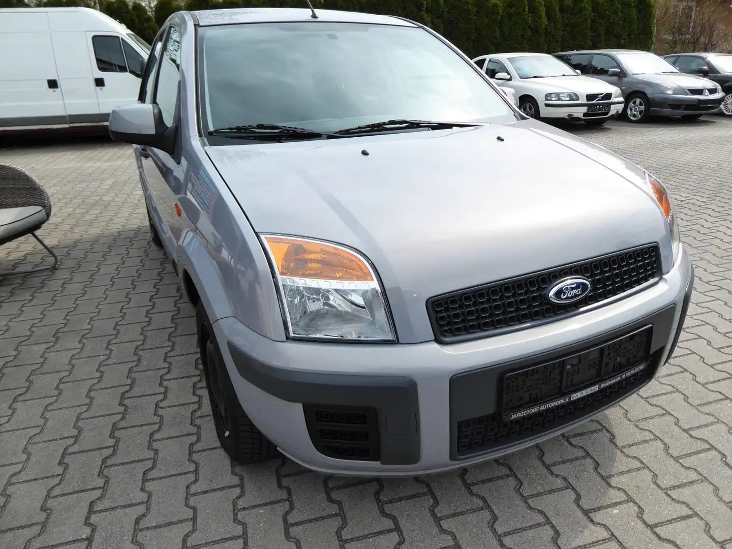 Ford Fusion Ambiente Klima/SHZ/nur 25000 km/aus 1Hand Silber - 2