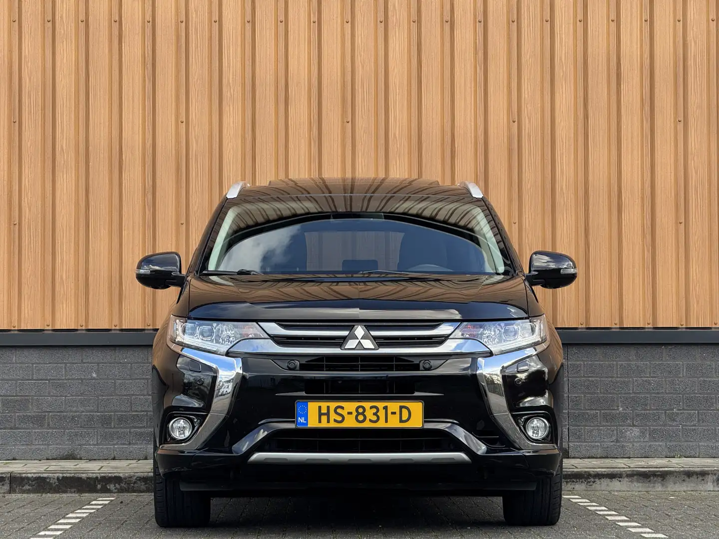 Mitsubishi Outlander 2.0 PHEV instyle+ | 18'' lichtmetaal | 360° Camera Zwart - 2