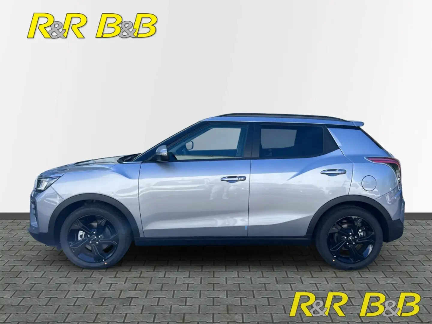 KGM Tivoli Nomad+ 1.5 GDI AT NAVI+CARPLAY+DAB+KLIMA+SHZ+LHZ+P Plateado - 2