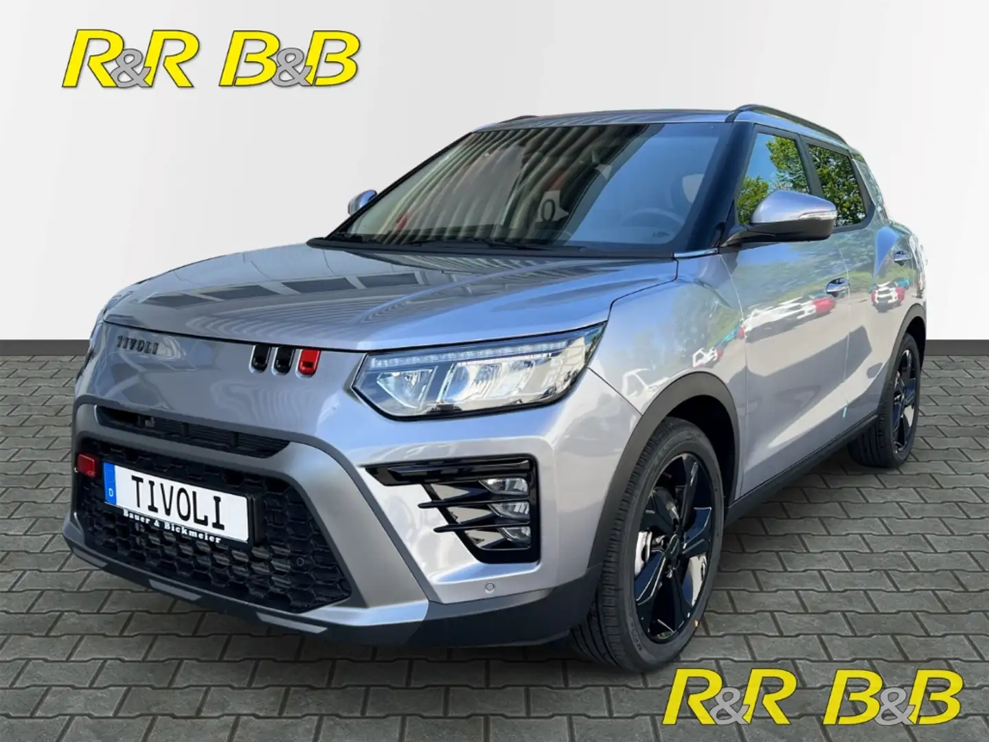 KGM Tivoli Nomad+ 1.5 GDI AT NAVI+CARPLAY+DAB+KLIMA+SHZ+LHZ+P Plateado - 1