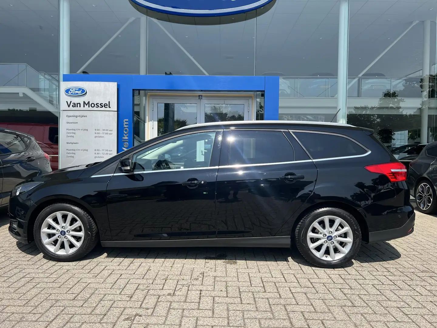 Ford Focus Wagon 1.0 Titanium | Navigatie | Cruise Control | Negro - 2