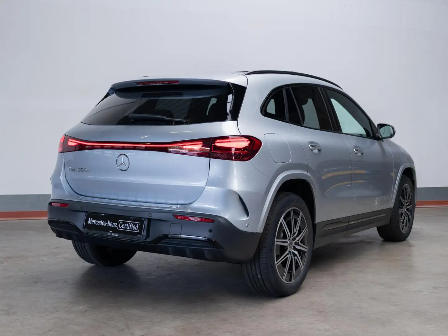 Mercedes-Benz EQA 250 250+ Business Solution AMG 71 kWh Panorama dak Gris - 2
