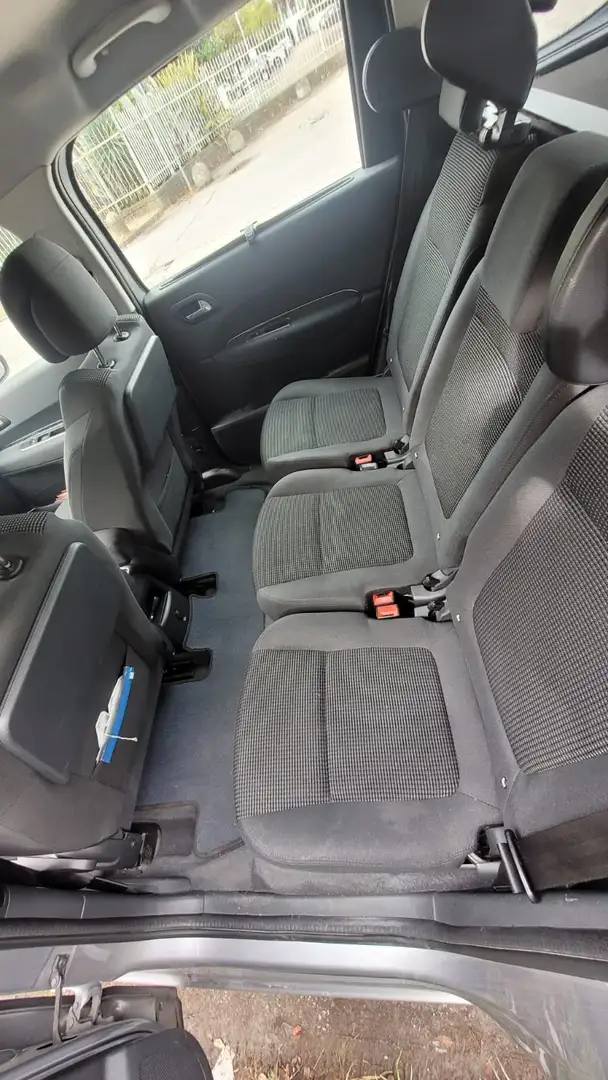 Peugeot 5008 5008 1.6 hdi Active 115cv Argintiu - 2