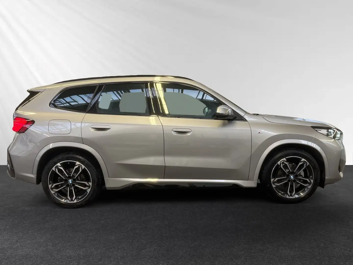 BMW X1 xDrive20d M Sport|AHK|Harman/Kardon|19"LM Silber - 2