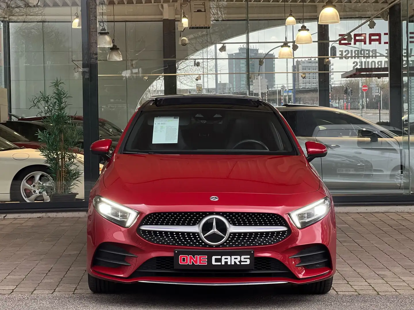 Mercedes-Benz A 250 e (PACK AMG) TOIT PANO-BIXENON-CAMERA-CUIR-GPS-LED Rood - 2