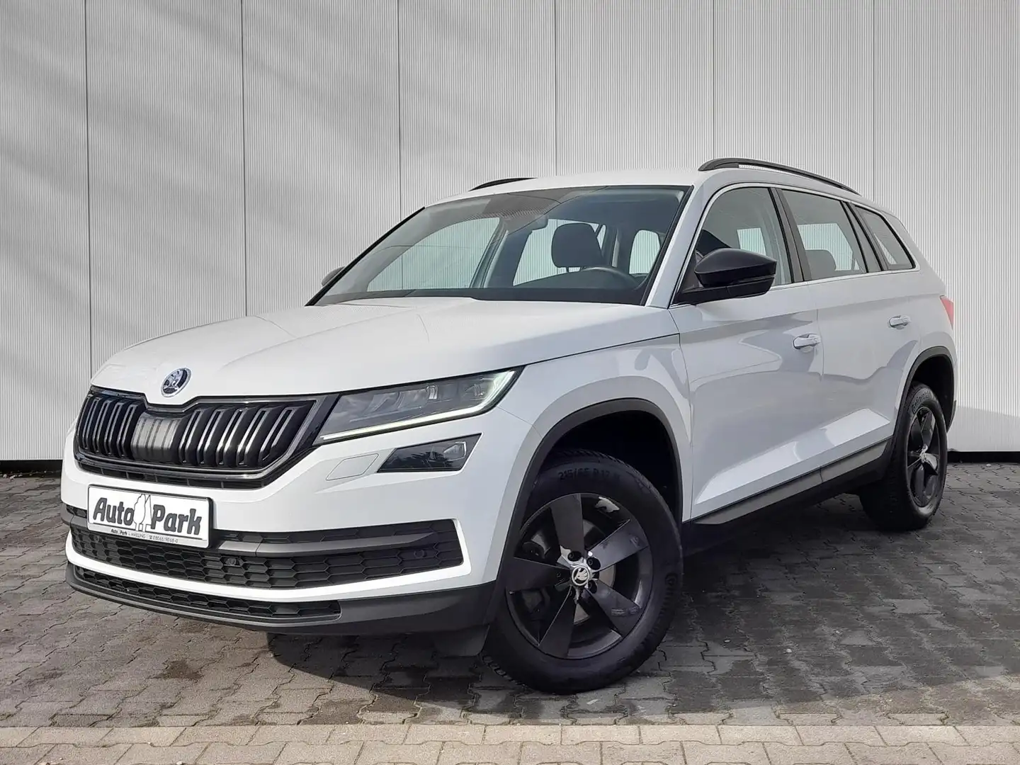 Skoda Kodiaq 4x4 NAVI/APP~LED~2xPDC~SHZ~GRA~BT~MFL~ALU Weiß - 2