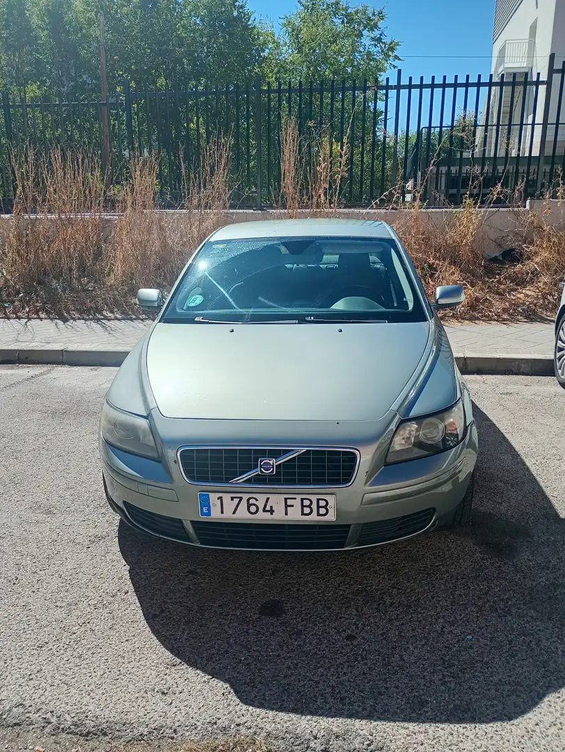 Volvo S40 2.4 Momentum - 1