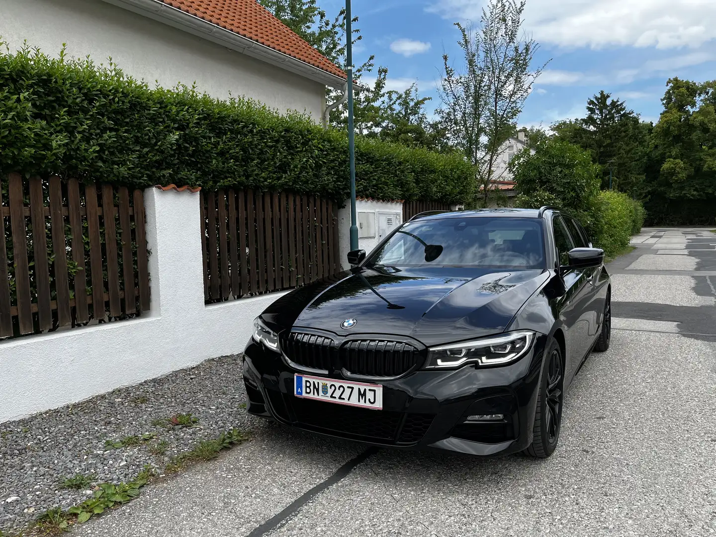 BMW 318 iA Touring Aut. M Sport Schwarz - 1
