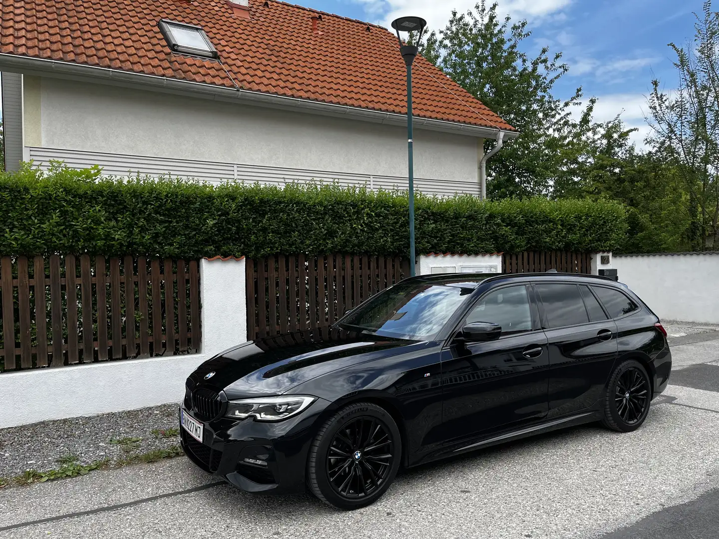 BMW 318 iA Touring Aut. M Sport Schwarz - 2