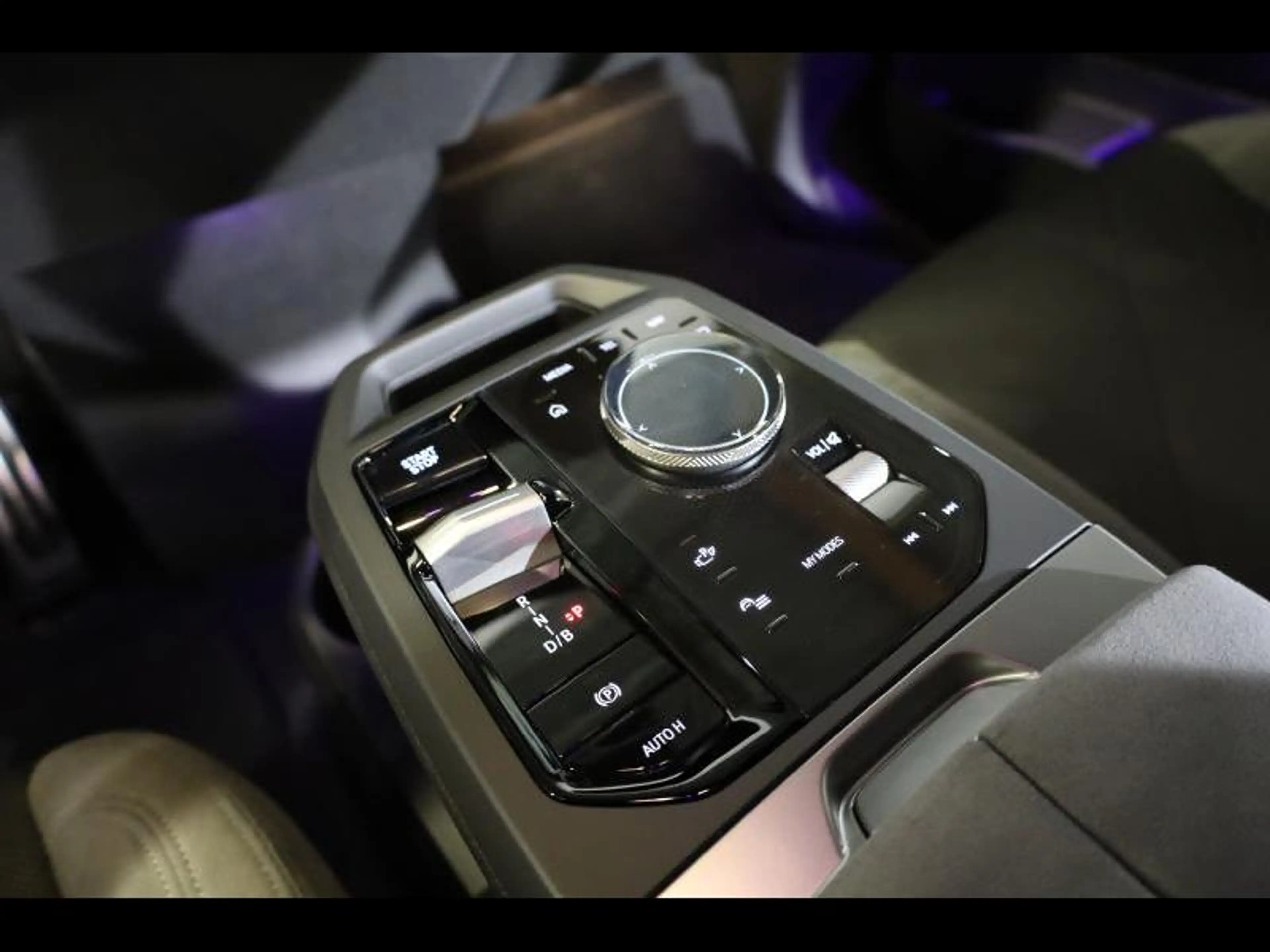 BMW iX xDrive45 Kit M Sport — photo 12