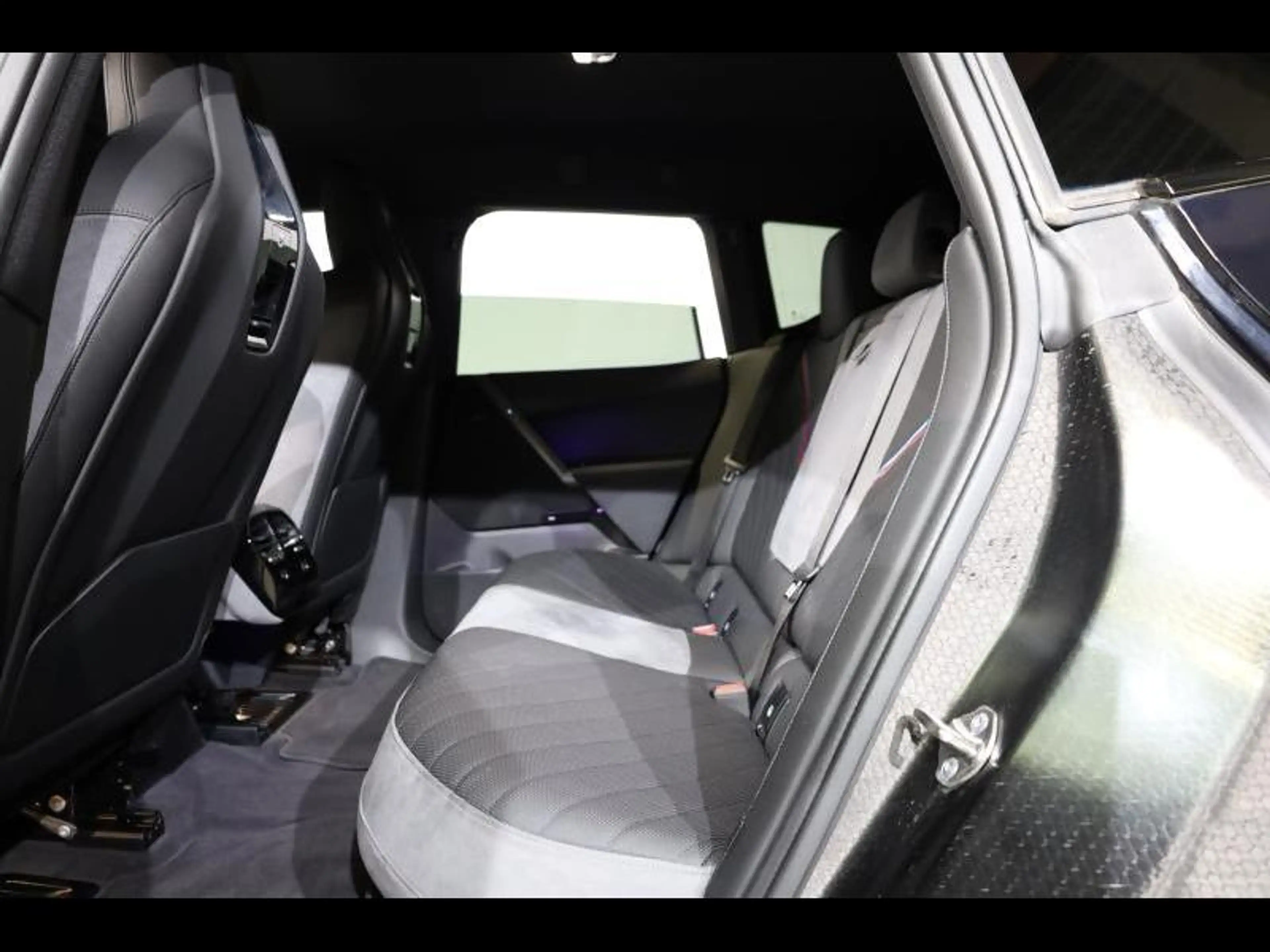 BMW iX xDrive45 Kit M Sport — photo 10