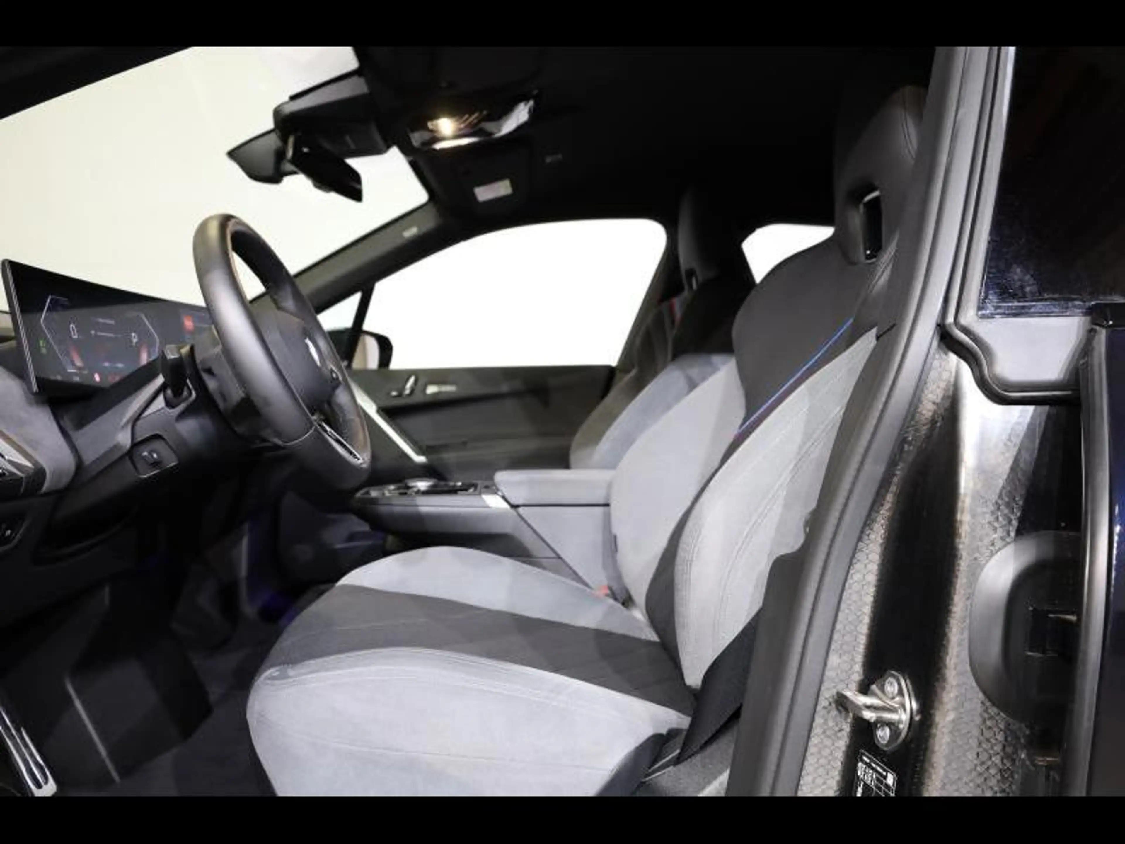 BMW iX xDrive45 Kit M Sport — photo 9