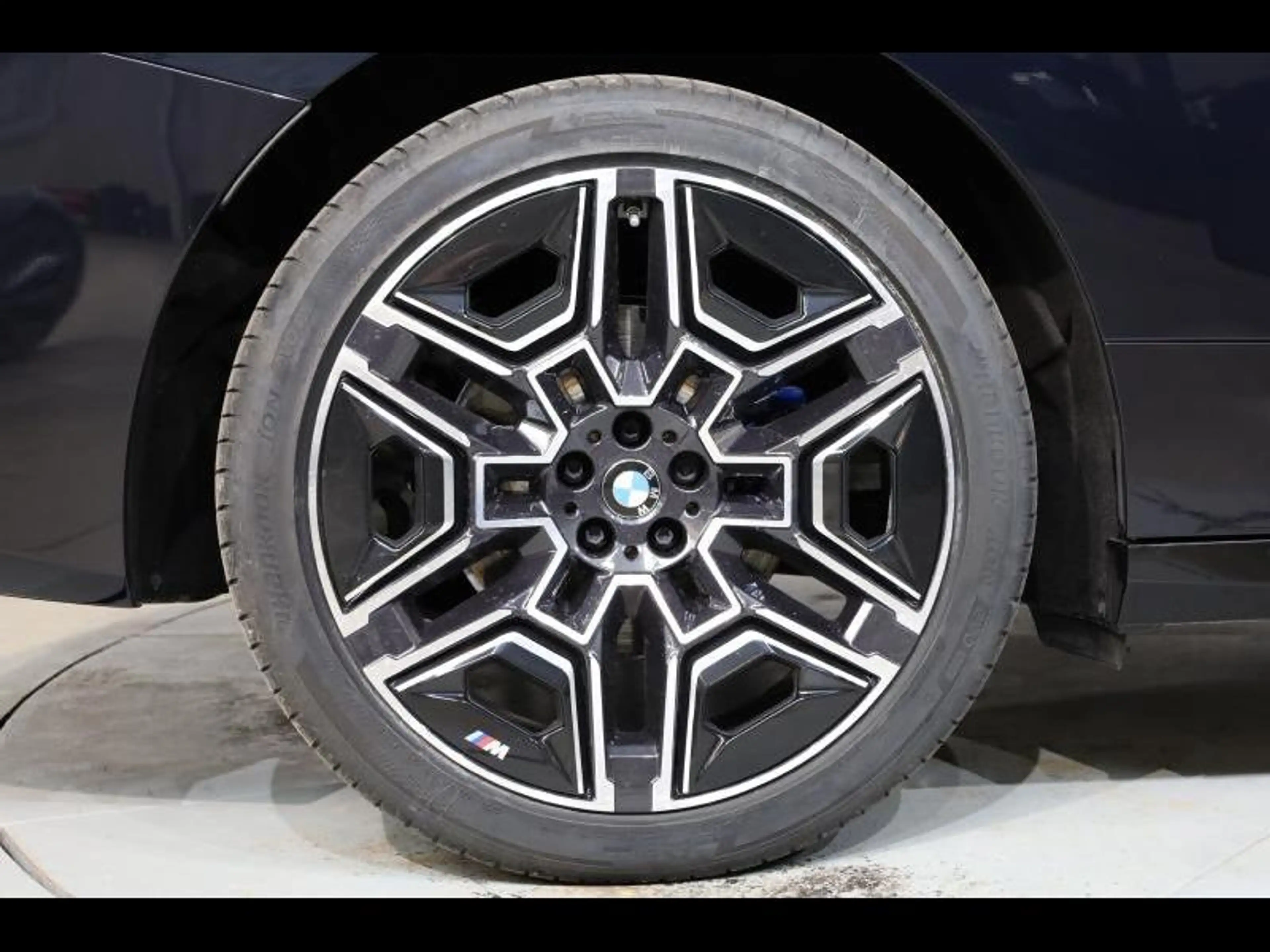 BMW iX xDrive45 Kit M Sport — photo 8