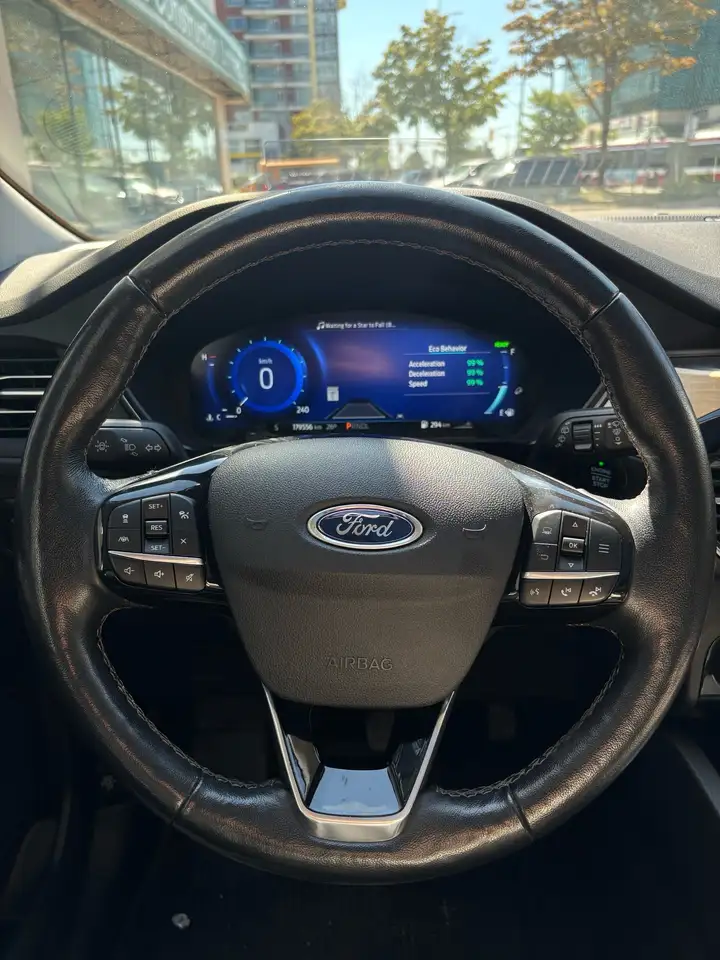 Ford Escape снимка Ford Escape
