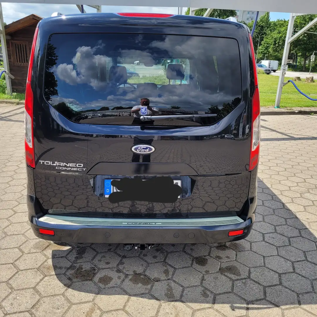 Ford Tourneo Connect Titanium - 2