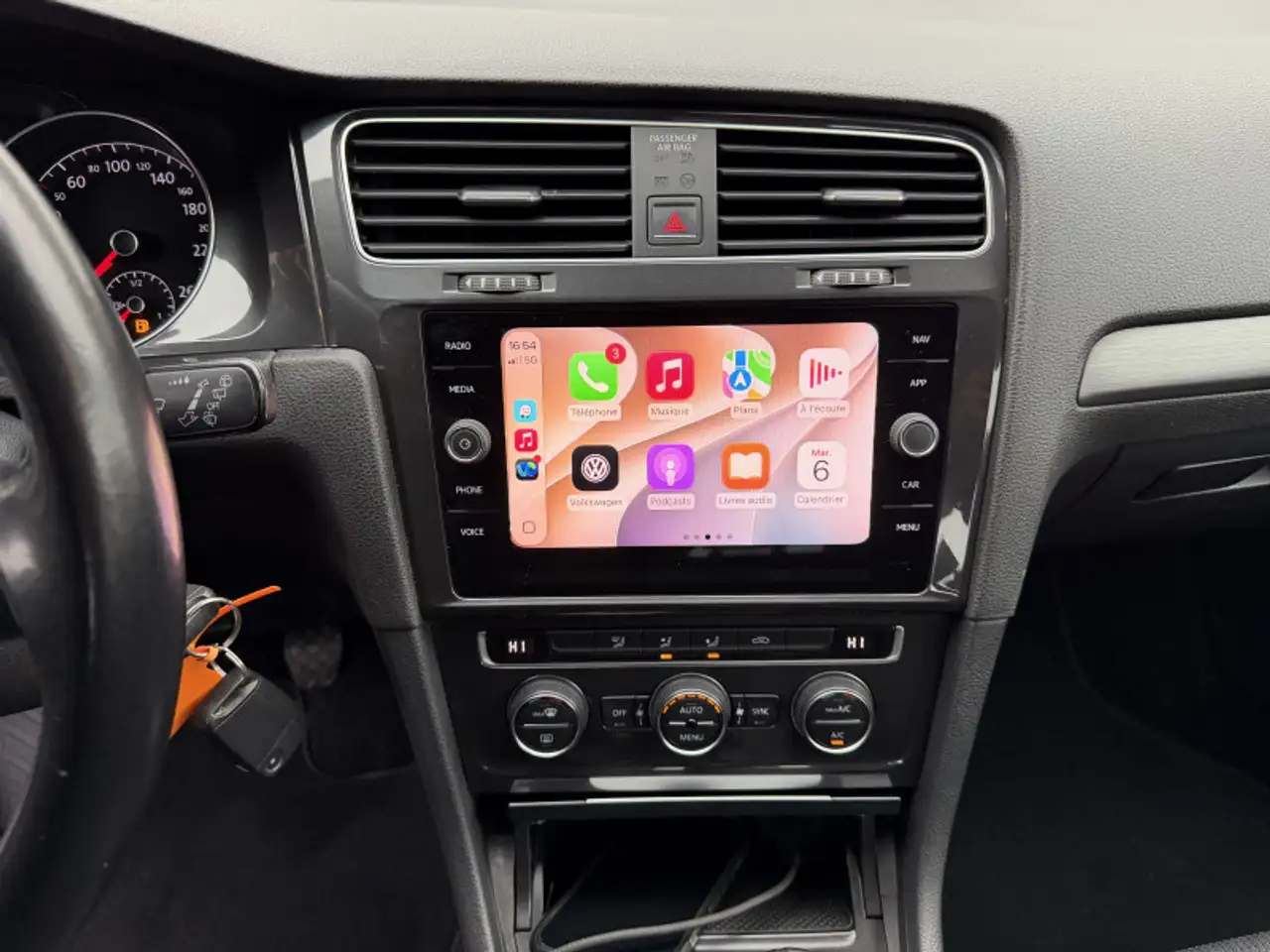 Volkswagen Golf Standard Model — photo 12