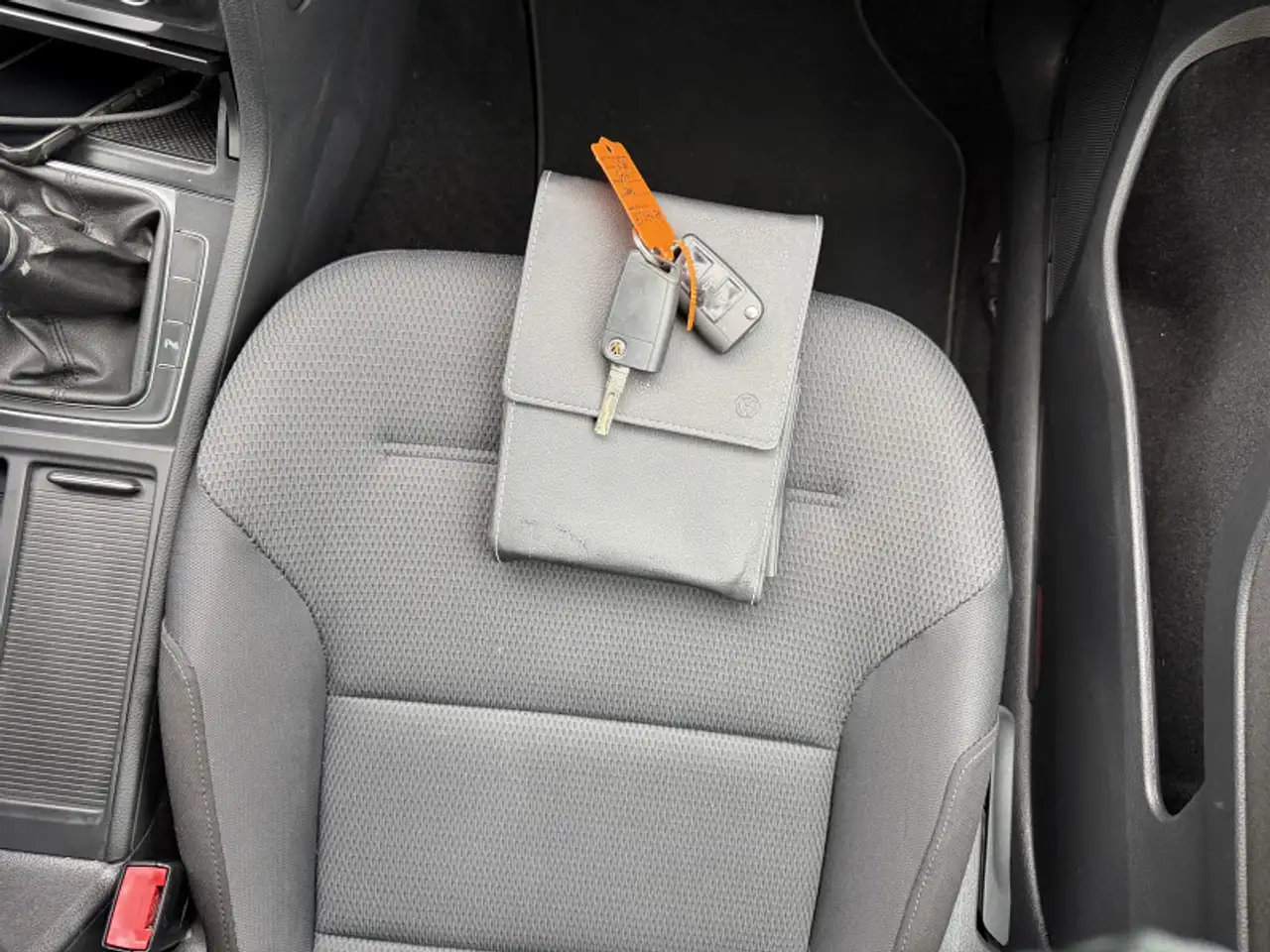 Volkswagen Golf Standard Model — photo 19
